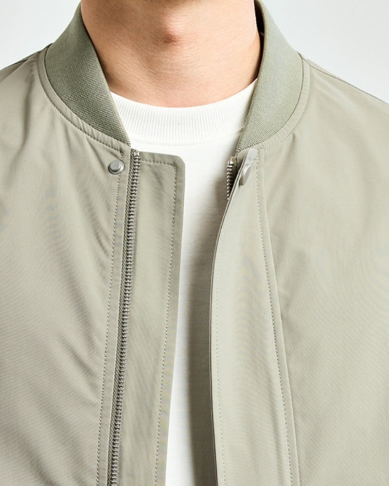 Minimalistische Bomberjacke